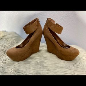 Breckelle’s Brown Faux Suede Wedges